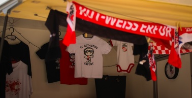 Flohmarkt auf der Westplatte: Rot-Weiß-Schnäppchen am Freitag