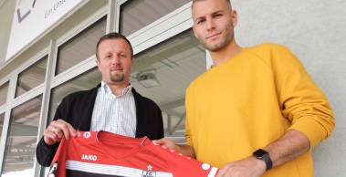 Abwehrallrounder unterschreibt bei RWE