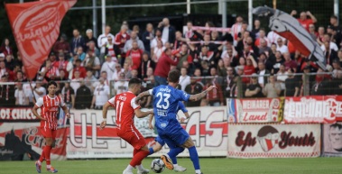 300 RWE-Fans treiben Rot-Weiß zum Auswärtssieg