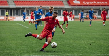 Rot-Weiß Erfurt gewinnt mit 2:1 gegen den VfL Halle
